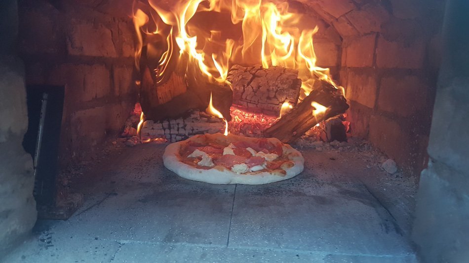 How Hot Does a Pizza Oven Get? Discover the Ideal Temperature
