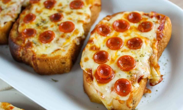 Garlic Bread Pizza in Air Fryer Easy and Delicious Recipe
