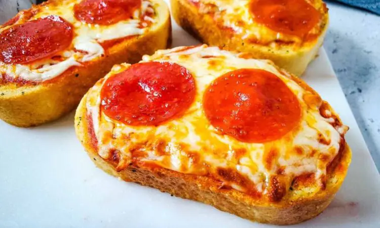 Garlic Toast Pizza in Air Fryer Savory Delight in 10 min