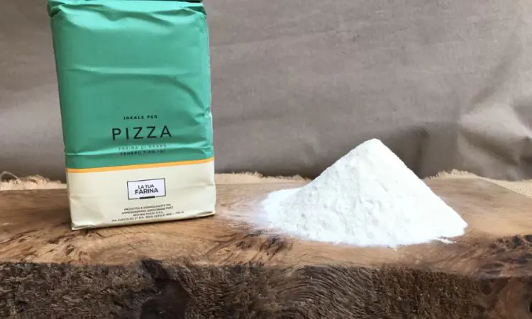 How many pizzas does 1kg of flour make