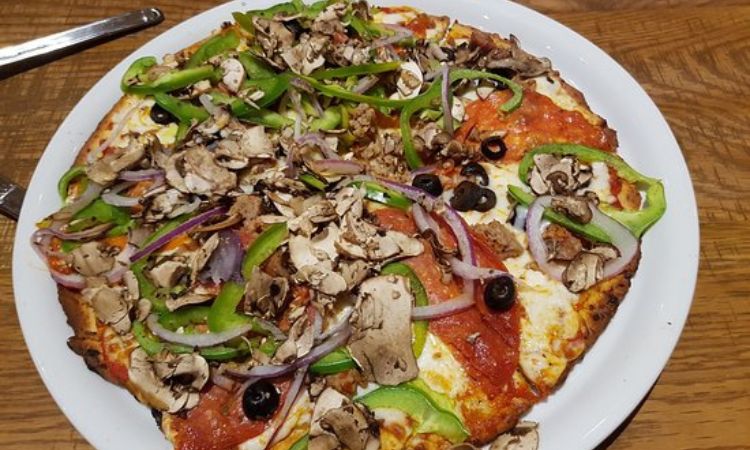 California Pizza Kitchen's Cauliflower Crust Delight: Savor the Blend!