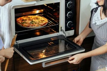 Are You Supposed to Put Pizza Directly on the Oven Rack