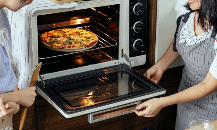 Are You Supposed to Put Pizza Directly on the Oven Rack