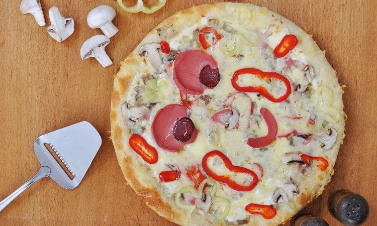 How to Make Pizza With Readymade Pizza Base: Quick & Tasty!