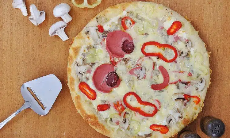 How to Make Pizza With Readymade Pizza Base Quick Tasty