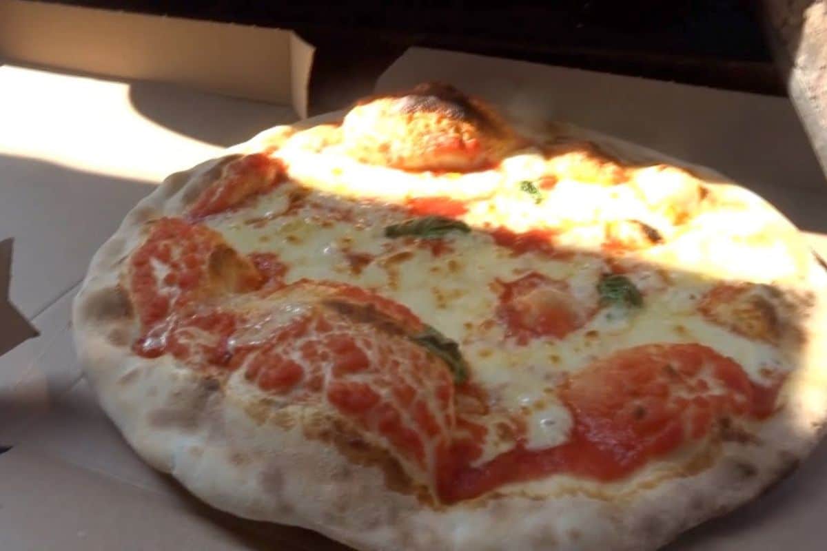 bubbles in pizza dough