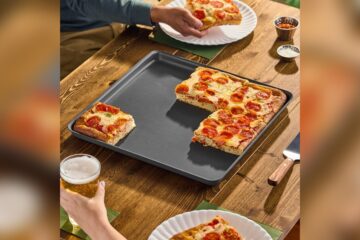 Does Aluminum Pizza Pan Affect Food
