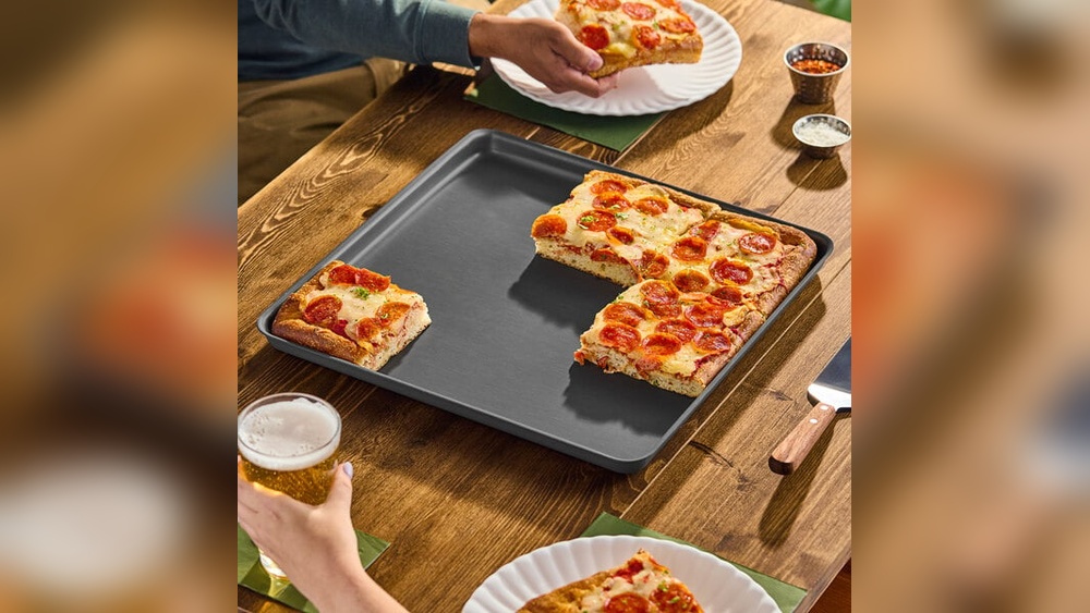 Does Aluminum Pizza Pan Affect Food