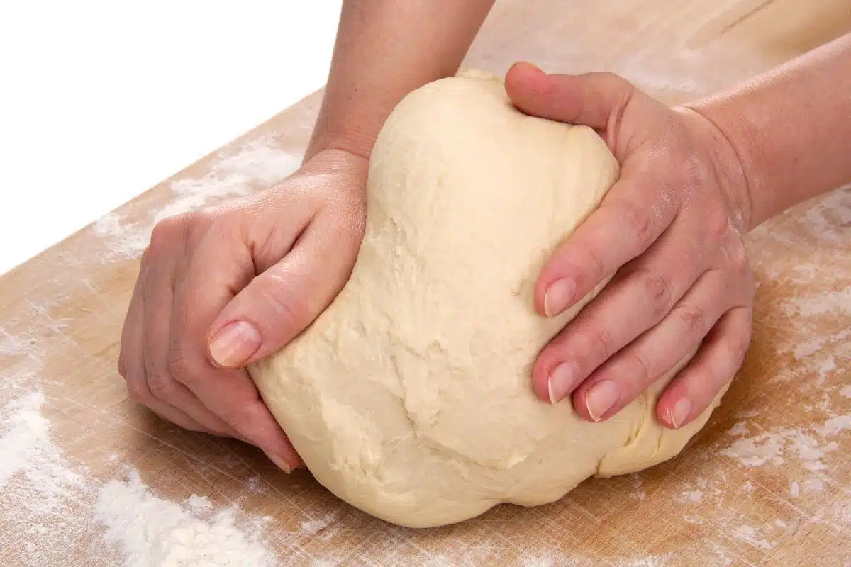 how long should you knead pizza dough