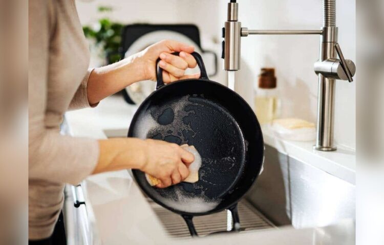 Pizza Pan Cleaning And Maintenance