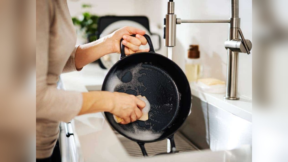Pizza Pan Cleaning And Maintenance Ultimate Pizza Guide Pizza Pan Cleaning And Maintenance